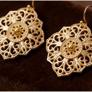 Golden Filigree Flower Dangle Earrings Vintage Style Floral Openwork new
